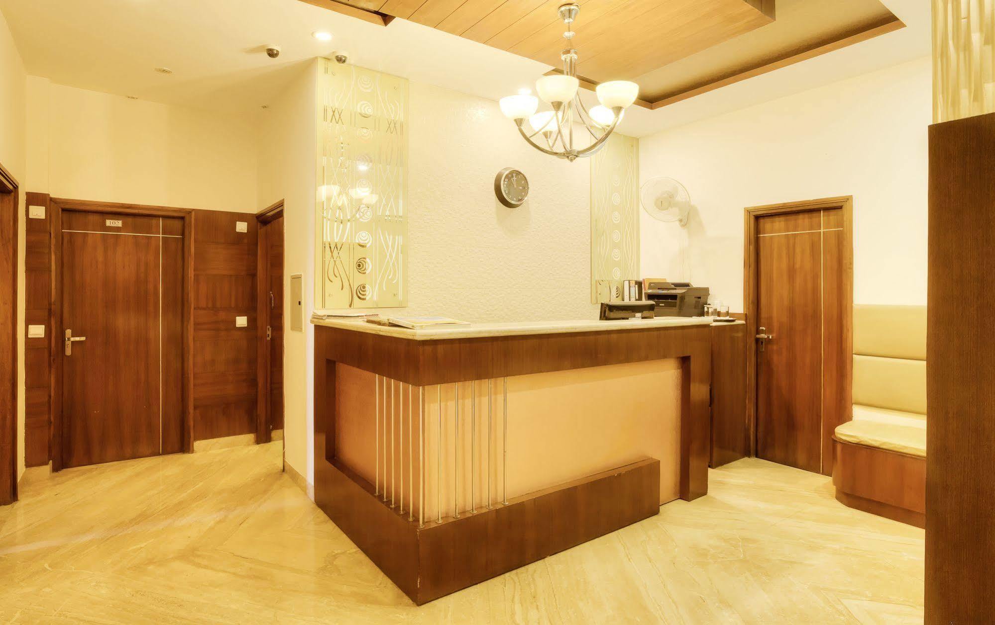 Mint Hotel Chandīgarh Eksteriør bilde